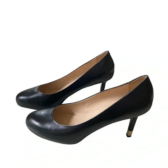 Chanel Black Leather CC Round Toe Pumps Size 8
Model Chanel number G31298 - Picture 3 of 11